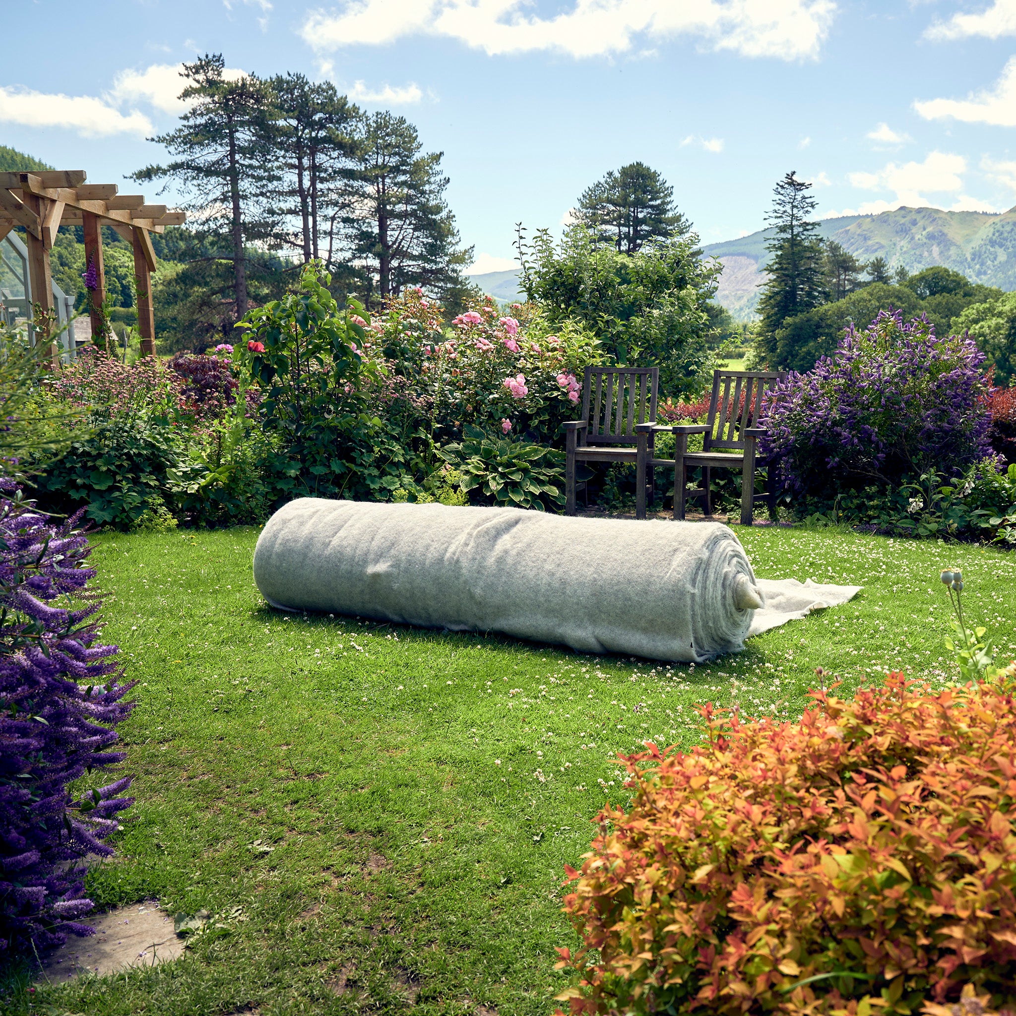 Sheep's wool garden fleece roll 