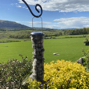 100g bird nesting wool in bird feeder