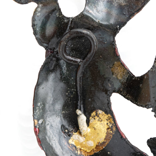 Recycled Tumia metal lizard decoration in iridescent  blue and pink.