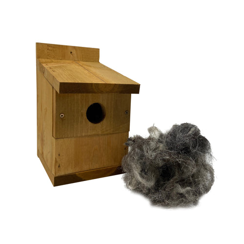 Nest box with wool